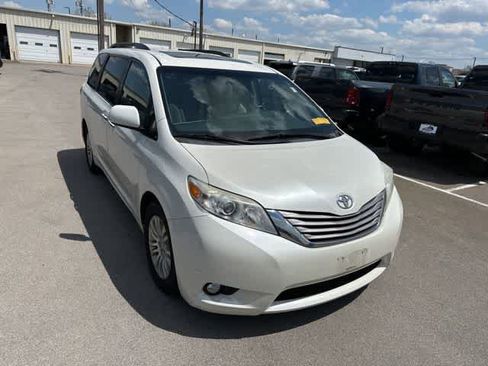 Used 2017 Toyota Sienna XLE FWD image 19