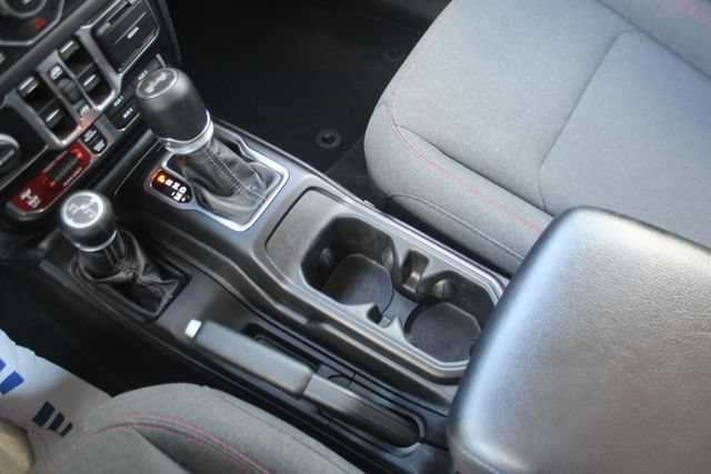 Used 2025 Jeep Wrangler Unlimited Rubicon w/ Convenience Group AWD/4WD image 19