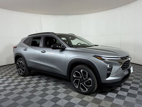 New 2026 Chevrolet Trax RS w/ Driver Confidence Package image 2