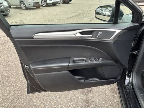 Used 2020 Ford Fusion SE FWD image 14