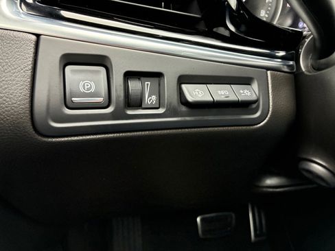 Used 2023 Cadillac XT6 Sport w/ Technology Package image 40