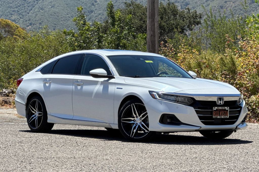 Used 2022 Honda Accord Touring image 2
