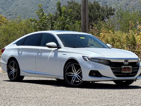 Used 2022 Honda Accord Touring image 2