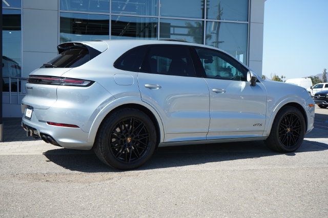 Used 2026 Porsche Cayenne GTS AWD/4WD image 9