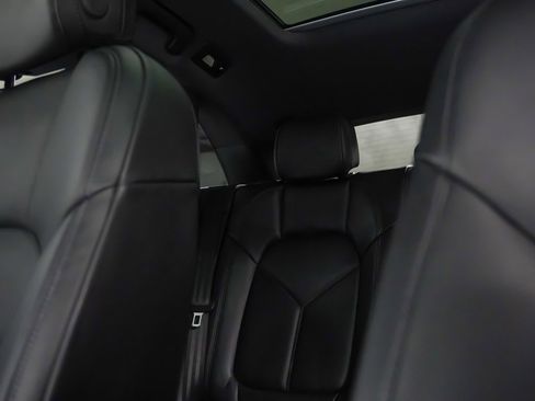 Used 2025 Porsche Macan image 36