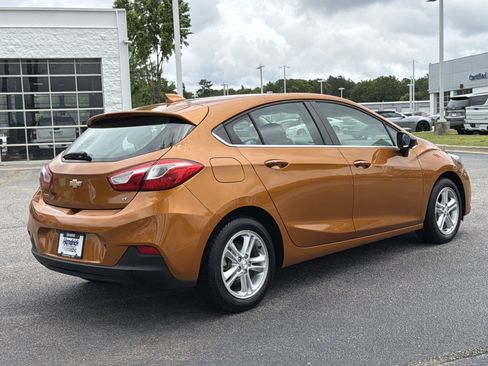 Used 2017 Chevrolet Cruze LT w/ Sun And Sound Package FWD image 15