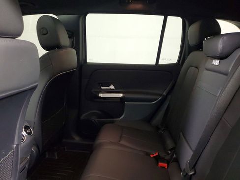 Used 2023 Mercedes-Benz GLB 250 image 11