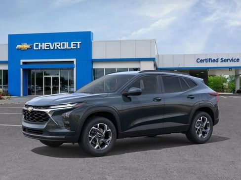 New 2026 Chevrolet Trax LT w/ Driver Confidence Package FWD image 2