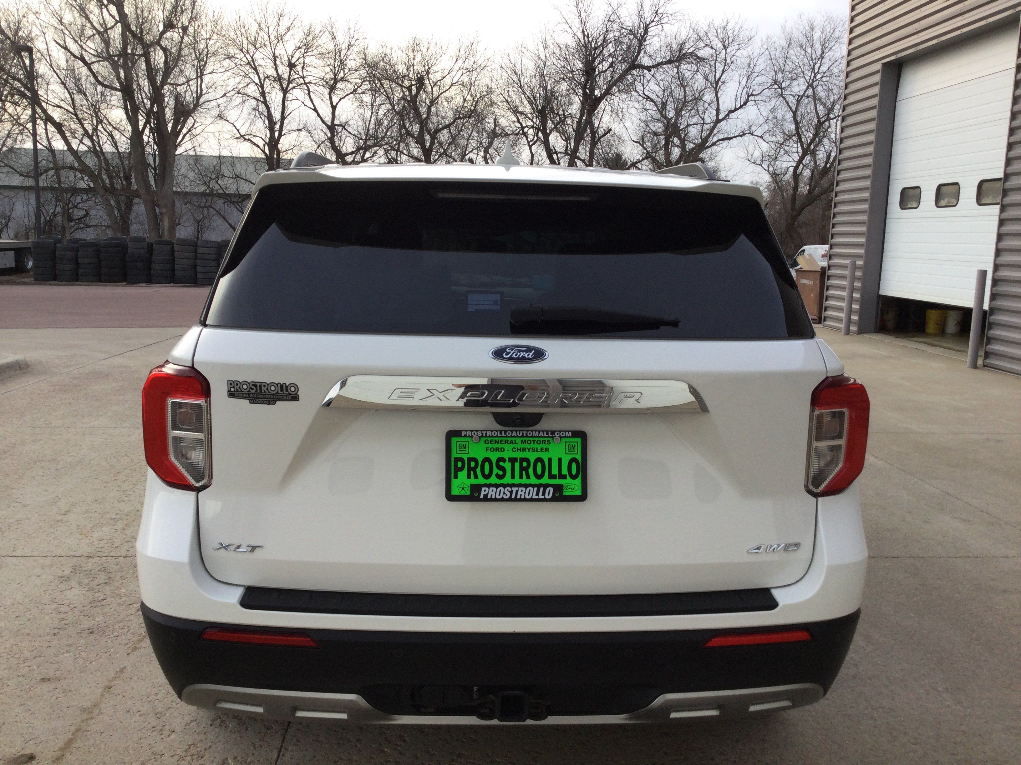 Used 2023 Ford Explorer XLT w/ Equipment Group 202A AWD/4WD image 4