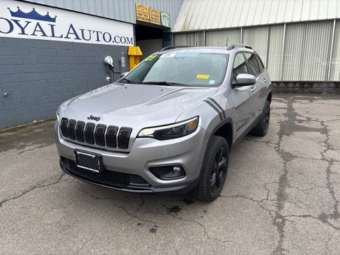 Used 2021 Jeep Cherokee Latitude Plus image 3