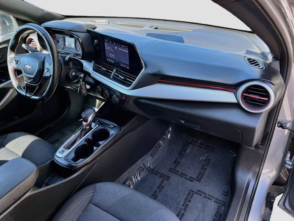 Used 2025 Chevrolet Trax RS w/ Driver Confidence Package FWD image 27