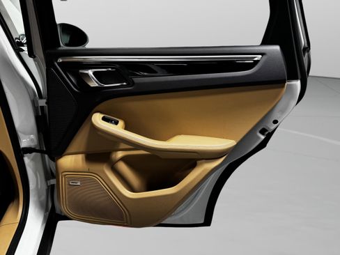 Used 2018 Porsche Macan Sport Edition image 37