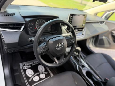 Used 2020 Toyota Corolla LE FWD image 9
