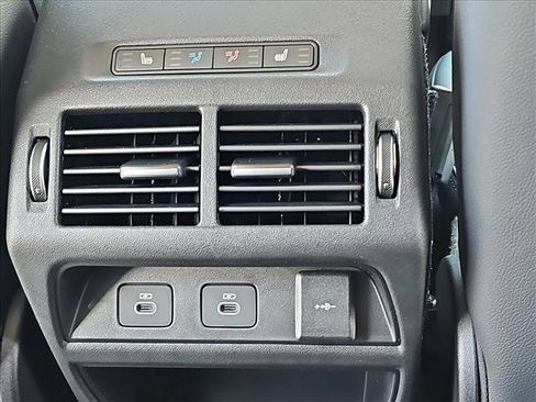 Used 2025 Land Rover Discovery Sport S image 12