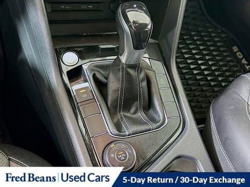 Used 2022 Volkswagen Taos SEL image 18