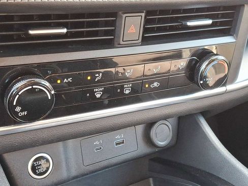 Used 2023 Nissan Rogue S image 23