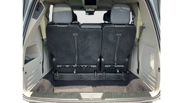 Used 2012 Chrysler Town & Country Touring w/ Entertainment Group #1 FWD image 19