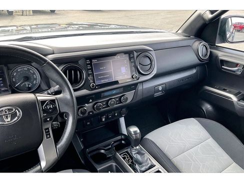 Used 2021 Toyota Tacoma TRD Off-Road image 7