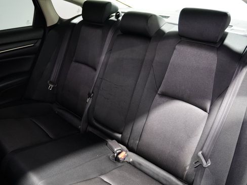 Used 2018 Honda Accord EX image 17