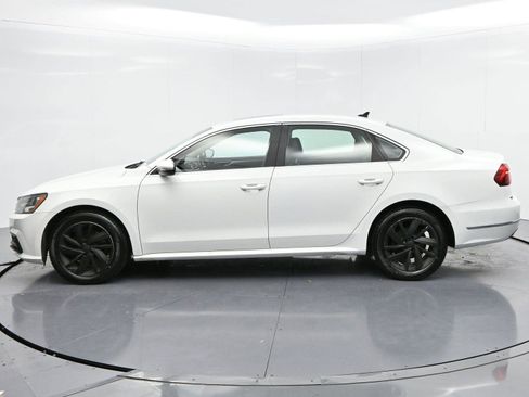 Used 2018 Volkswagen Passat 2.0T SE image 4