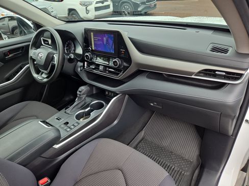 Used 2023 Toyota Highlander L FWD image 17