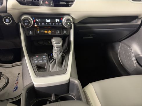 Used 2025 Toyota RAV4 XLE Premium image 32