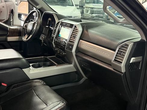 Used 2017 Ford F250 Lariat w/ Lariat Value Package image 17