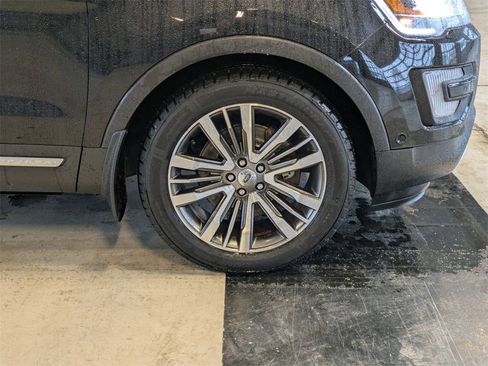 Used 2016 Ford Explorer Platinum image 26