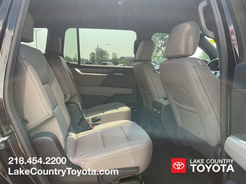 Used 2024 GMC Acadia Elevation AWD/4WD image 15