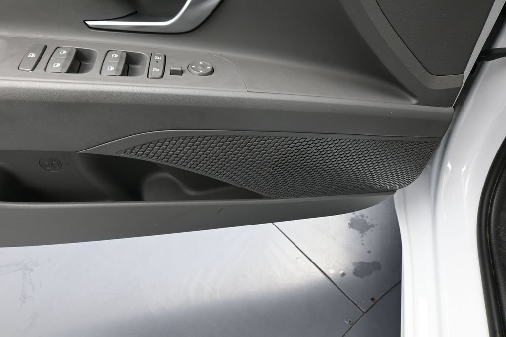 Used 2024 Hyundai Elantra SEL FWD image 15