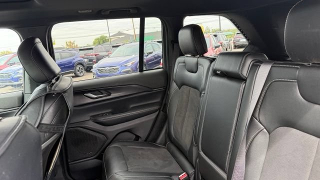 Used 2024 Jeep Grand Cherokee Altitude AWD/4WD image 14