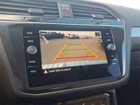 Used 2022 Volkswagen Tiguan SE image 18