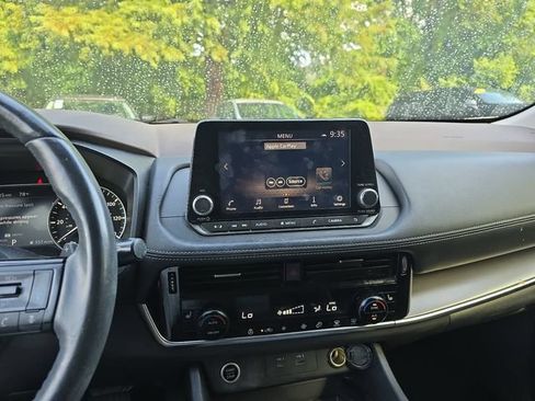 Used 2021 Nissan Rogue SV w/ Premium Package FWD image 18