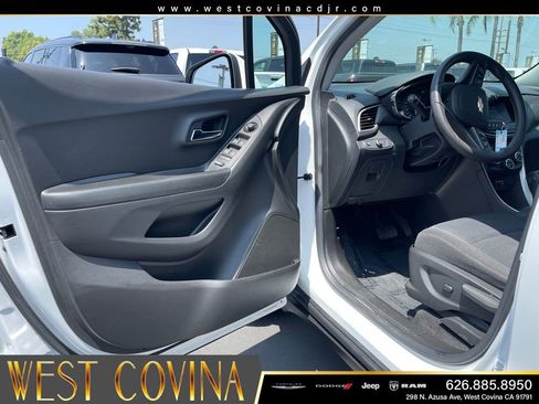 Used 2022 Chevrolet Trax LS w/ Tint and Cruise Package FWD image 12