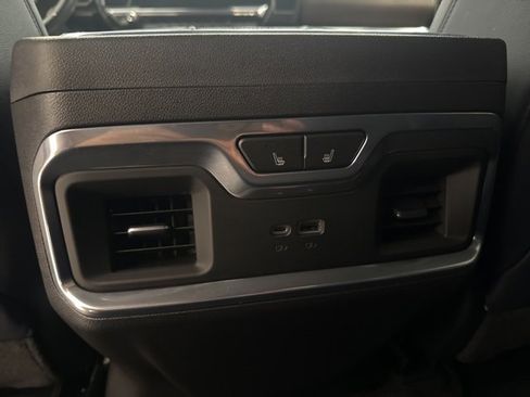 Certified 2022 Chevrolet Silverado 1500 High Country w/ Technology Package image 19