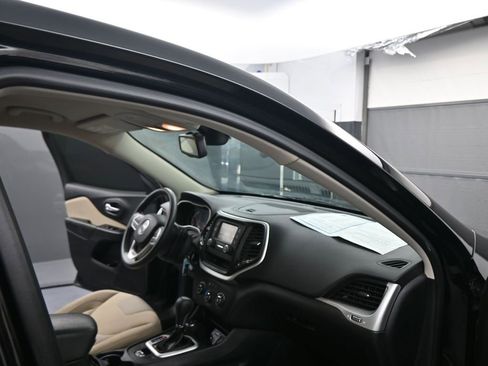 Used 2017 Jeep Cherokee Sport image 46