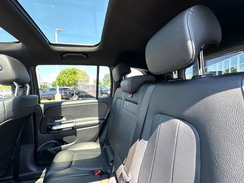 Used 2021 Mercedes-Benz GLB 250 4MATIC image 28