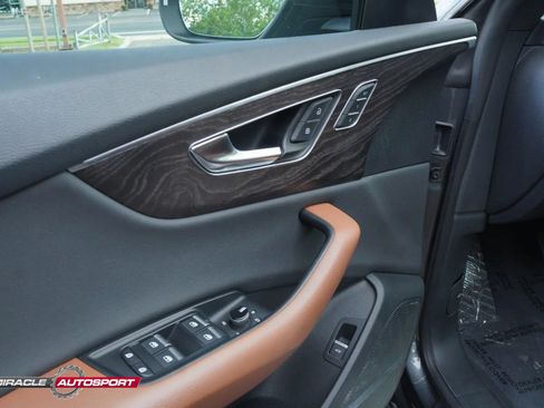 Used 2019 Audi Q8 Premium Plus w/ Premium Plus AWD/4WD image 16