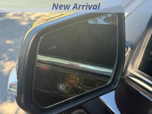 Certified 2023 Chevrolet Traverse LT w/ Rear Camera Mirror Package FWD image 6