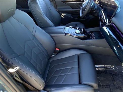 Certified 2025 BMW 530i image 12