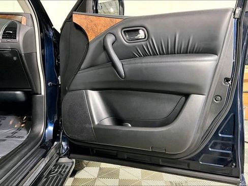 Used 2024 Nissan Armada SL w/ Captain's Chairs Package image 24