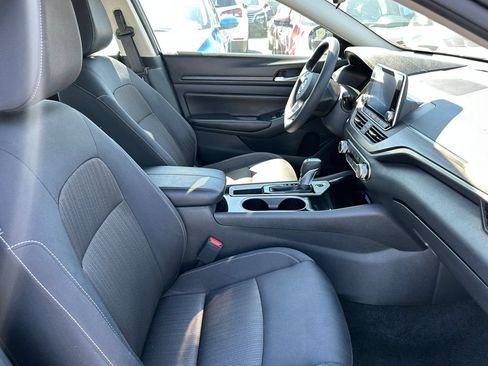 Used 2024 Nissan Altima 2.5 SV FWD image 15
