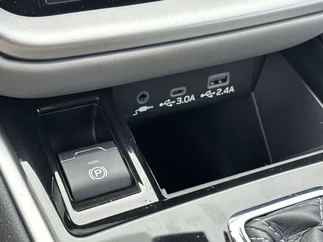 Used 2025 Subaru Outback Premium AWD/4WD image 27