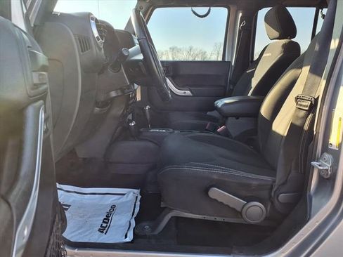 Used 2018 Jeep Wrangler Unlimited Sahara image 71