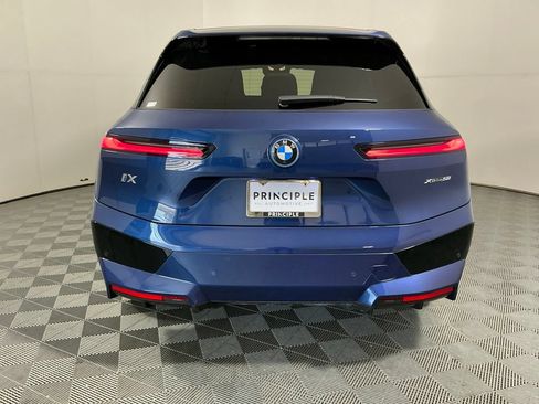 Used 2023 BMW iX xDrive50 w/ Sport Package AWD/4WD image 6