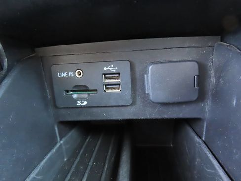 Used 2015 Ford Explorer XLT w/ Equipment Group 202B AWD/4WD image 9