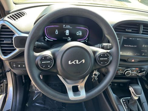 Used 2025 Kia Soul LX w/ LX Technology Package FWD image 25