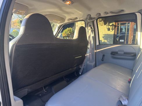 Used 2006 Ford F350 Lariat image 26