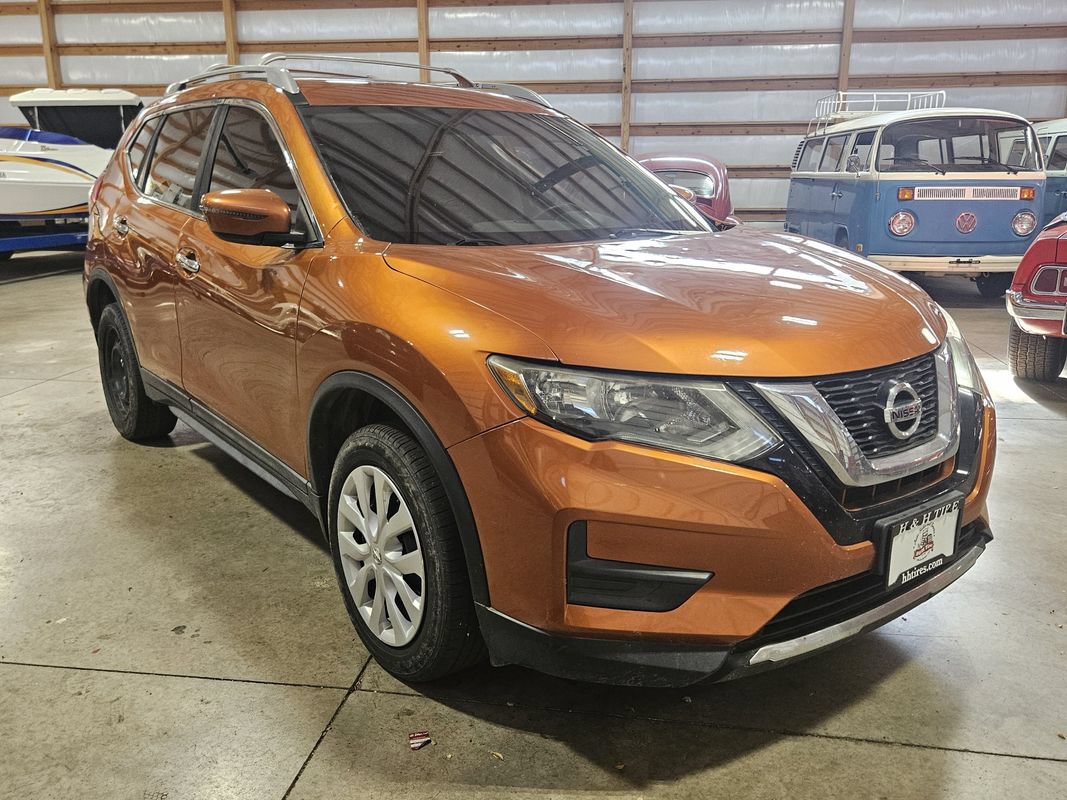 Used 2017 Nissan Rogue S w/ S Appearance Package AWD/4WD image 10