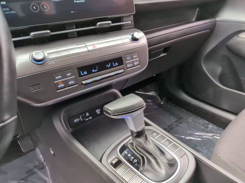 Used 2025 Hyundai Kona SEL AWD/4WD image 26